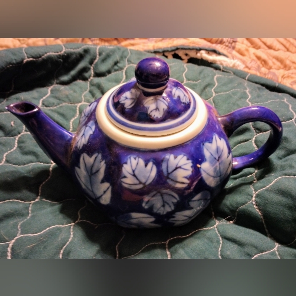 Vintage Blue & White Porcelain Teapot            1/24
